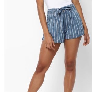 American Eagle Paper Bag Shorts, size 6